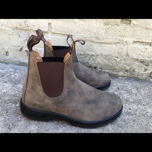 **LIKE NEW** Blundstone Women’s #585 Chelsea boot, rustic brown color